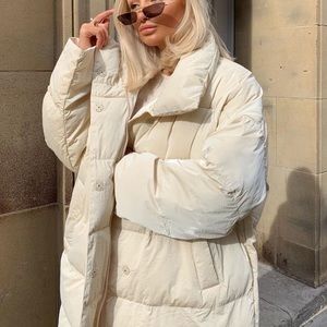 ZARA CREAM PUFFER COAT SIZE MEDIUM